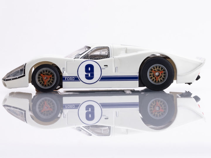 22078 GT40 Mark IV #9 White AFX