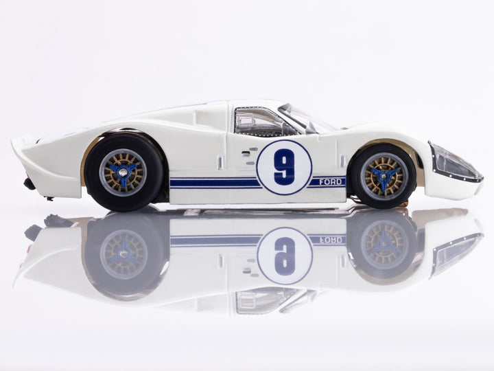 22078 GT40 Mark IV #9 White AFX
