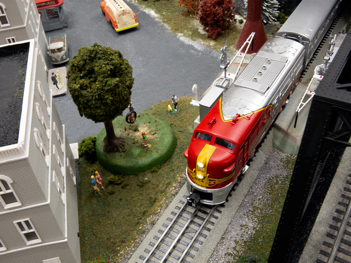 Lionel Santa Fe Super Chief LionChief Set with Bluetooth 5.0 2623110