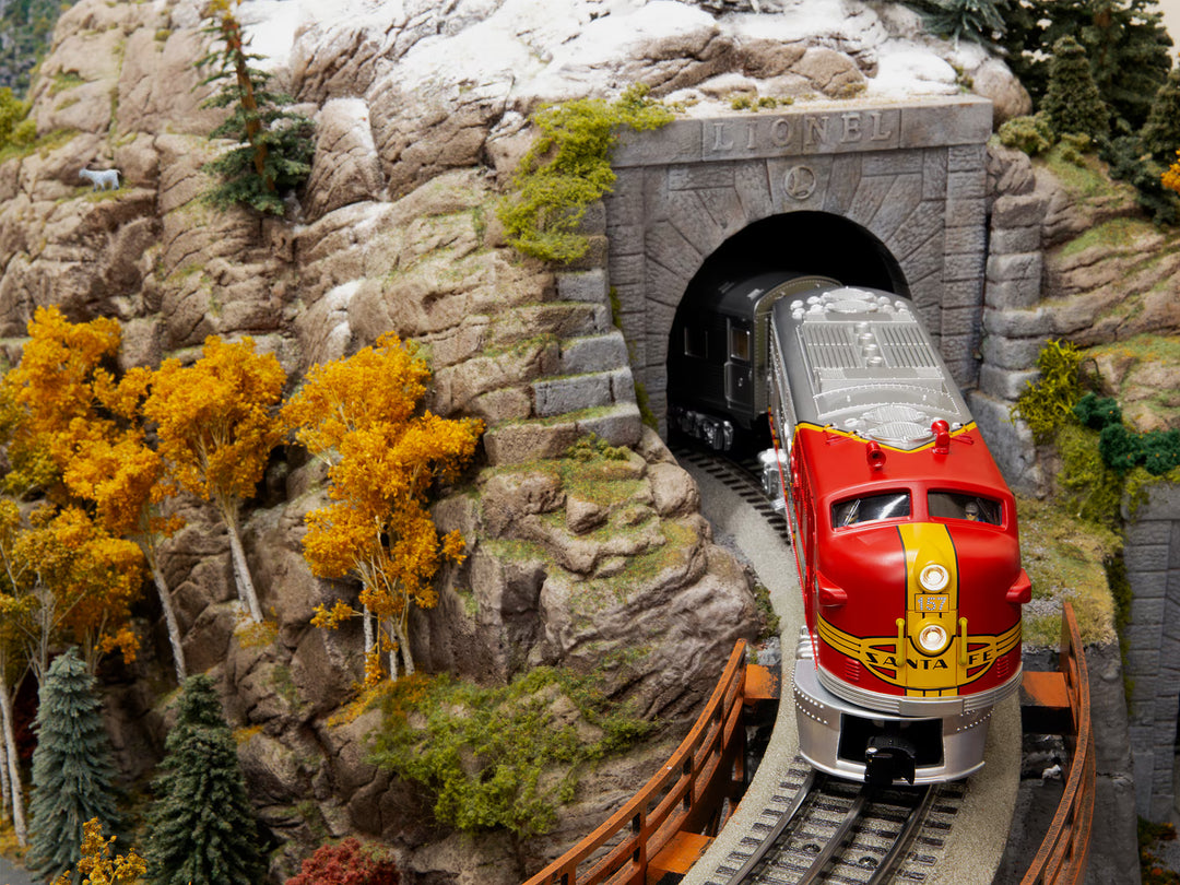 Lionel Santa Fe Super Chief LionChief Set with Bluetooth 5.0 2623110