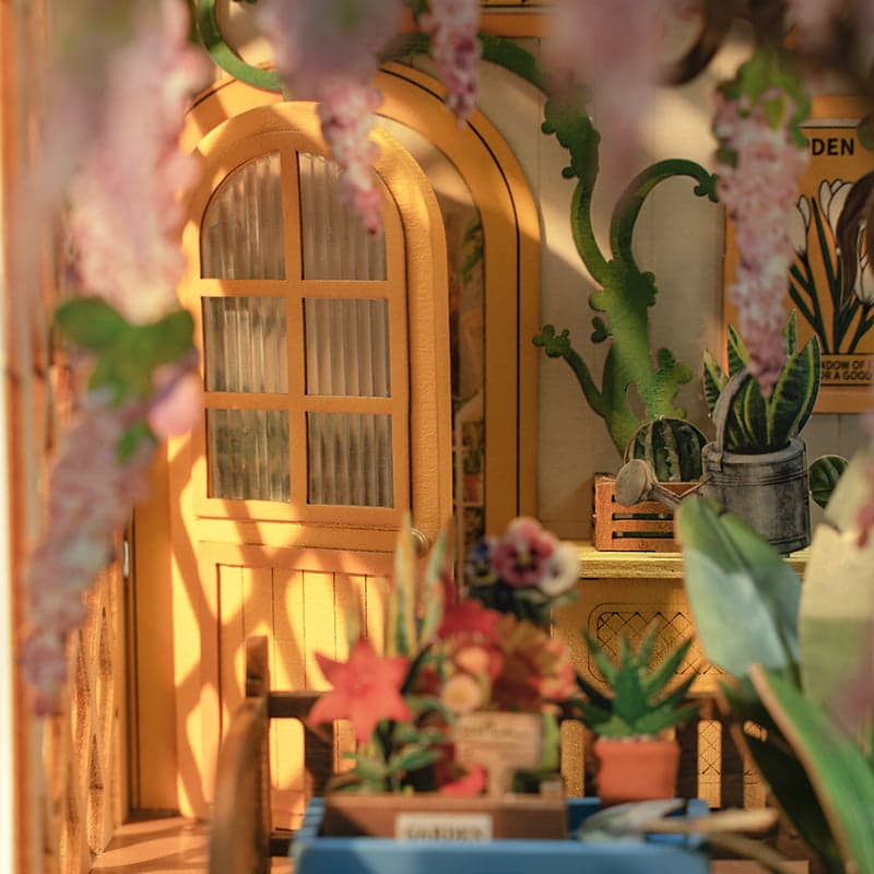 Rolife Holiday Garden House DIY Book Nook Shelf Insert Robotime TGB06