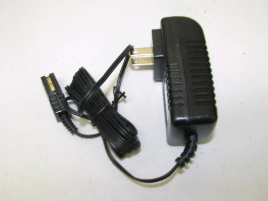 AC/DC Power Adapter Auto World
