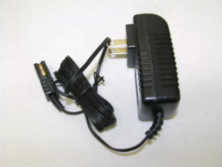 AC/DC Power Adapter Auto World