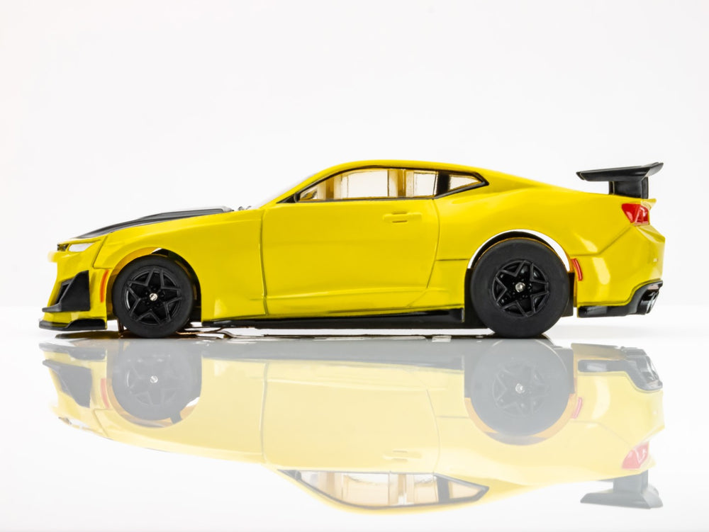 2022 Camaro 1LE – Shock Yellow AFX AFX22075
