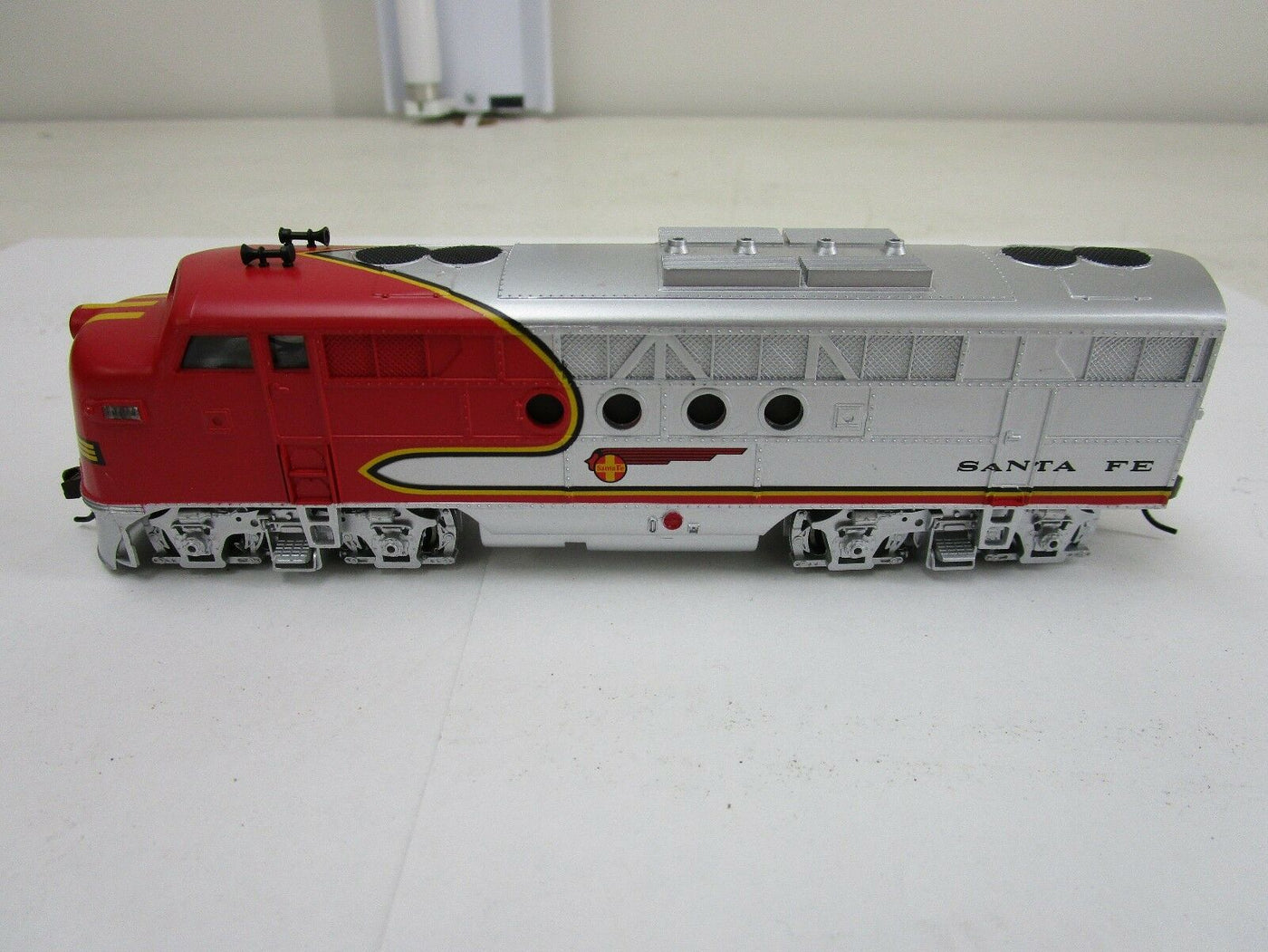 Bachmann HO Scale Locomotive Train Diesel Santa Fe Flyer DCC On Board