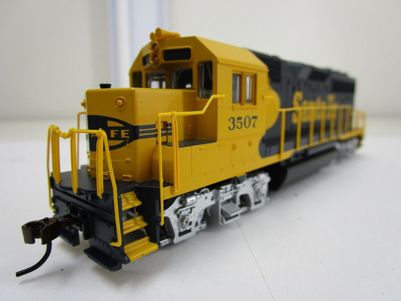 Bachmann HO Scale EMD GP40 Locomotive Train Diesel Santa Fe Flyer DCC